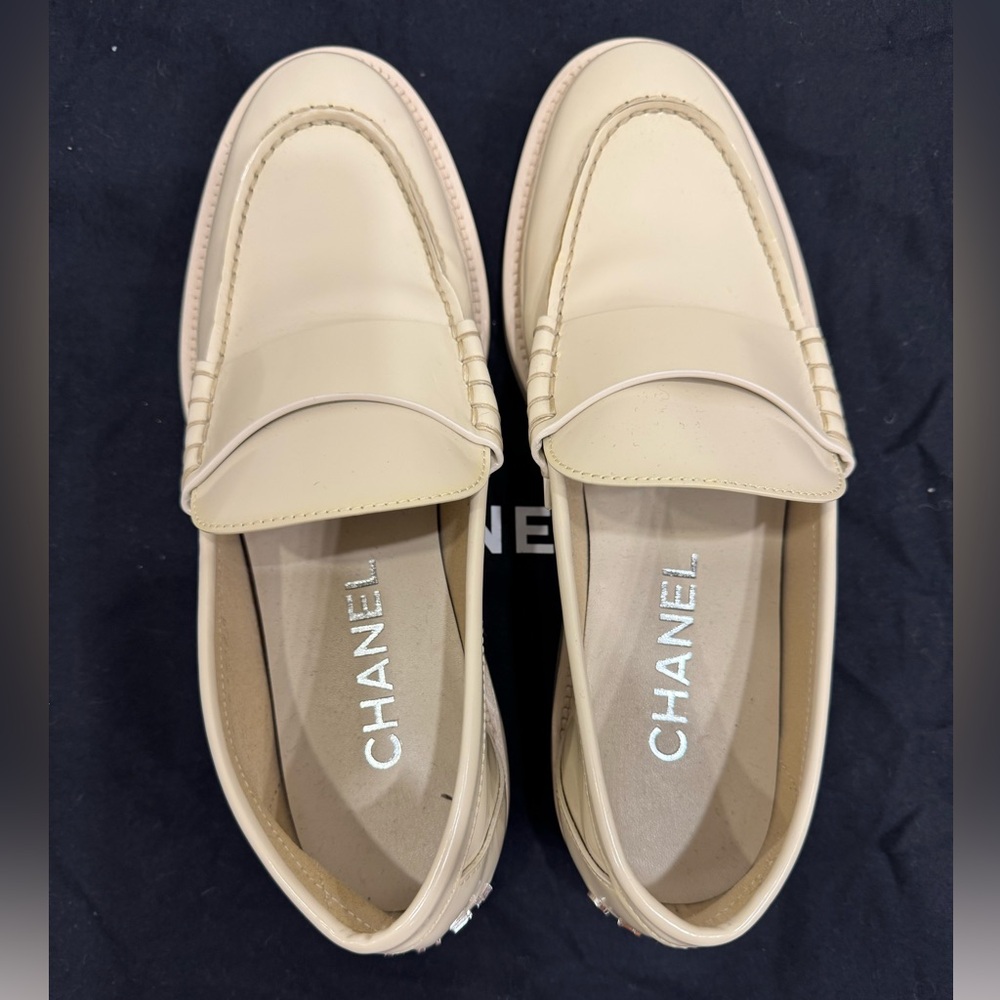 CHANEL Women's Beige Loafers - Picture 2 of 7